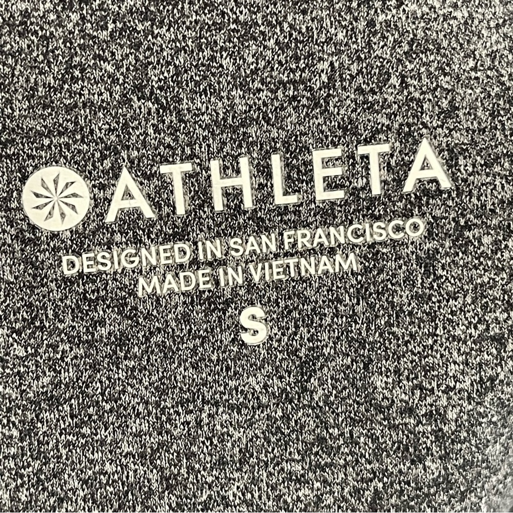 Athleta Salutation Capris S Euc - image 7